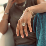 Bague chevalière en argent ou bicolore. Bijou mixte. Isabelle Salvador, bijoux à forte personnalité. 