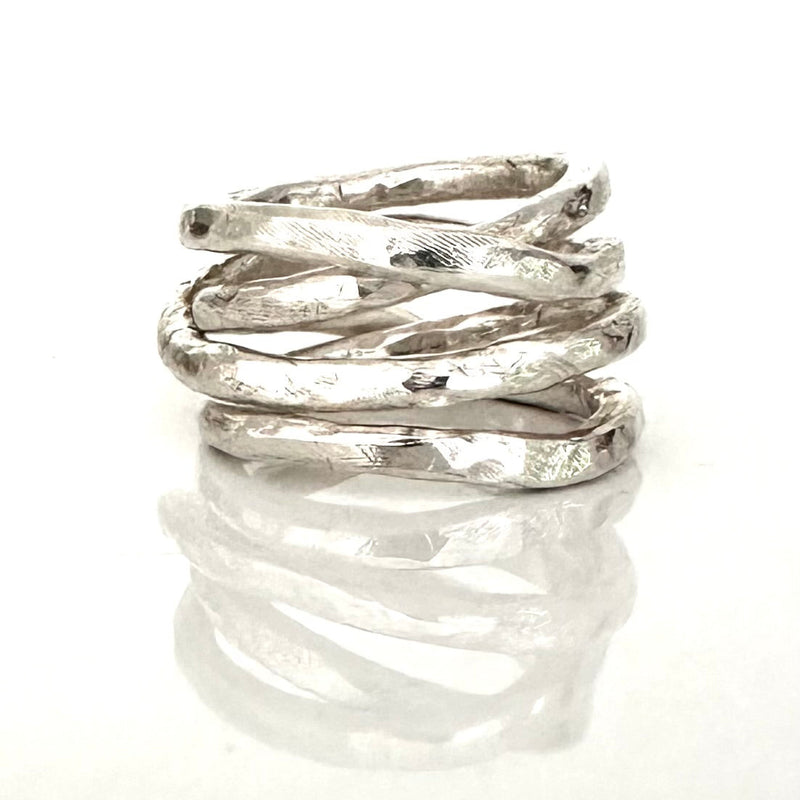 Bague bobine 4 rangs entrelacés à la finition brute. Isabelle Salvador bijoux à forte personnalité.