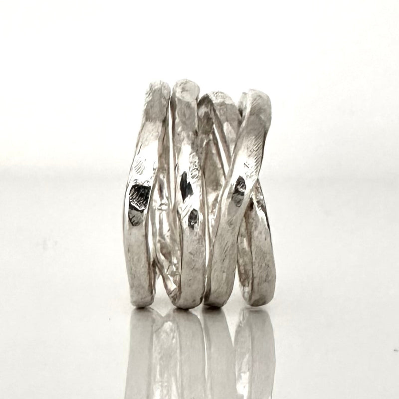 Bague bobine 4 rangs entrelacés à la finition brute. Isabelle Salvador bijoux à forte personnalité.