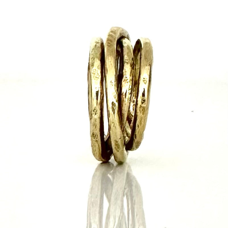 Bague bobine 4 rangs entrelacés à la finition brute. Isabelle Salvador bijoux à forte personnalité.