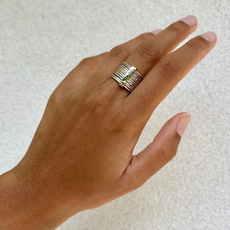 Bague multifils en argent et laiton. Isabelle Salvador, bijoux à forte personnalité. 
