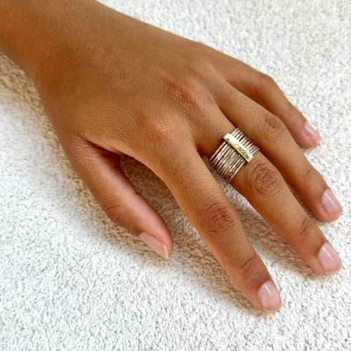 Bague multifils en argent et laiton. Isabelle Salvador, bijoux à forte personnalité. 