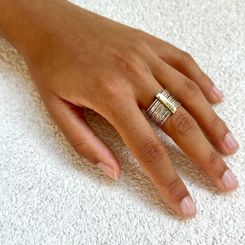 Bague multifils en argent et laiton. Isabelle Salvador, bijoux à forte personnalité. 