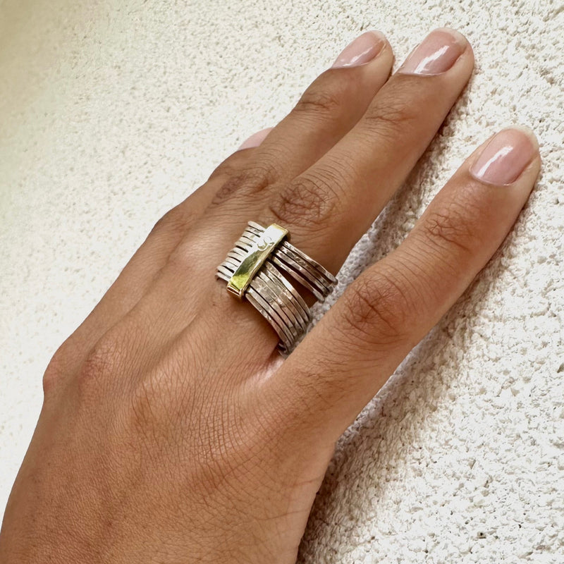 Bague multifils en argent et laiton. Isabelle Salvador, bijoux à forte personnalité. 