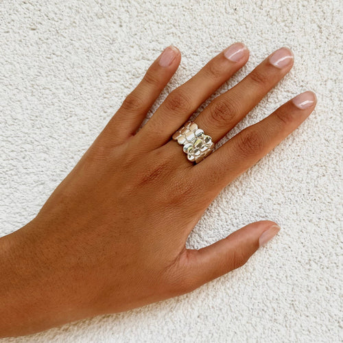 Bague anneau en argent massif (925) de la collection "Galets" Isabelle Salvador, bijou de créateur homme et femme