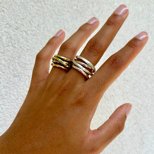 Bague bobine 4 rangs entrelacés à la finition brute. Isabelle Salvador bijoux à forte personnalité.