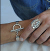Bracelet IO en argent massif. Jonc avec fermoir original - Isabelle Salvador  Jewelry- Bijoux de créateur